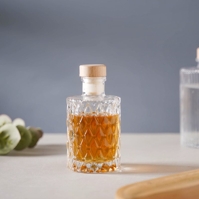 Diamond Textured Decanter with Cork